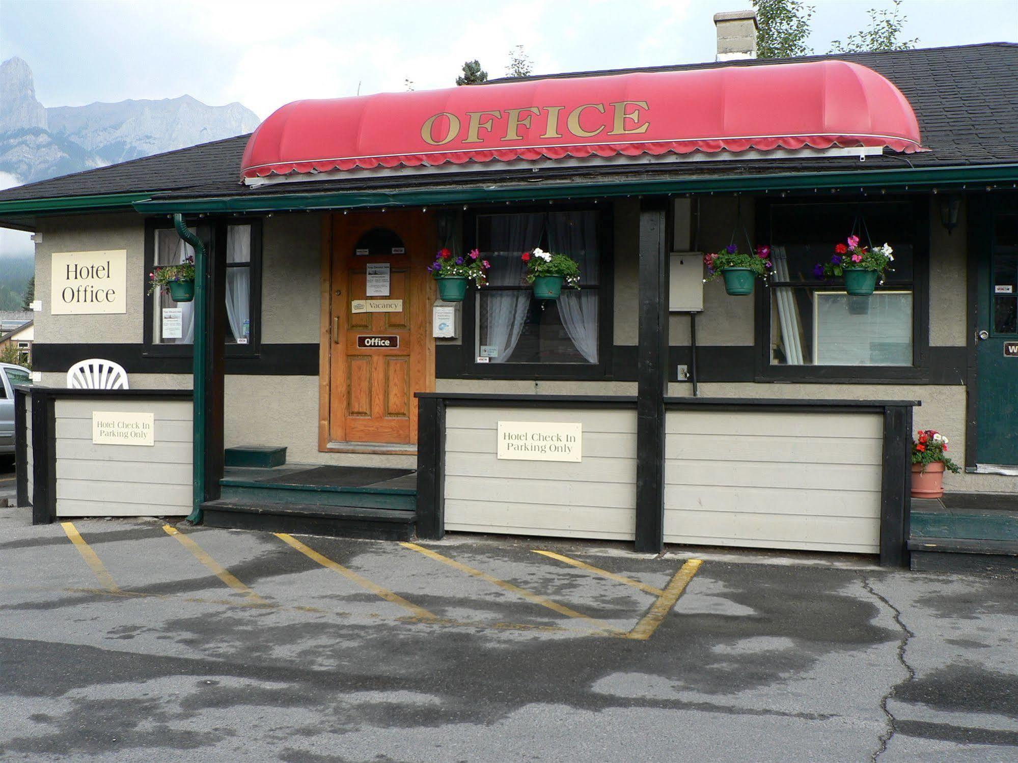 The Drake Inn Canmore Eksteriør bilde